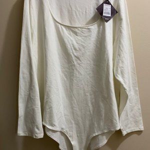 NWT Woman's 3X White Long Sleeve Shirt with snap crotch.